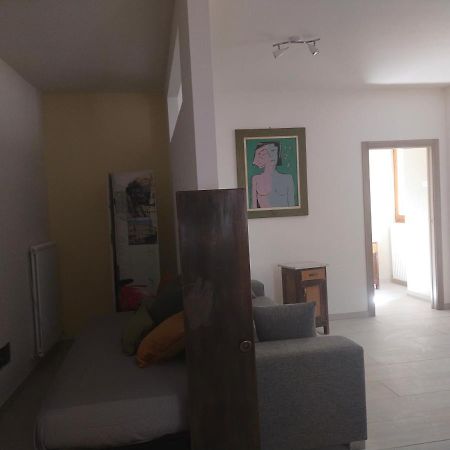 La Tana Dell'Artista Hotel Arco Bagian luar foto