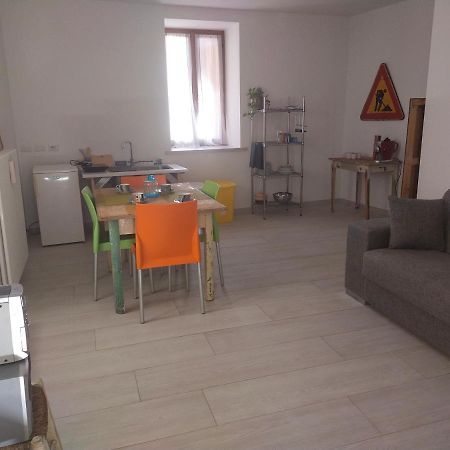 La Tana Dell'Artista Hotel Arco Bagian luar foto