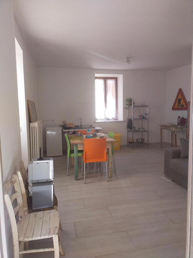 La Tana Dell'Artista Hotel Arco Bagian luar foto