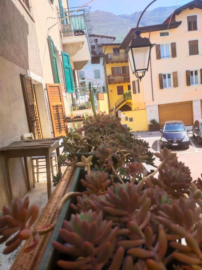La Tana Dell'Artista Hotel Arco Bagian luar foto