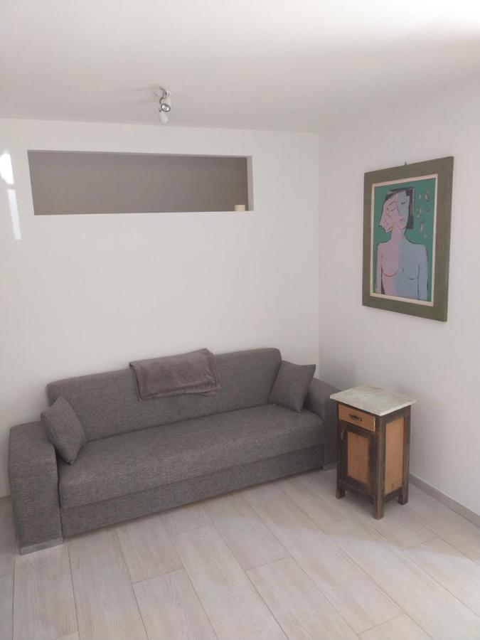 La Tana Dell'Artista Hotel Arco Bagian luar foto