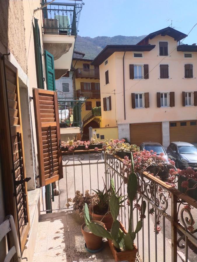 La Tana Dell'Artista Hotel Arco Bagian luar foto